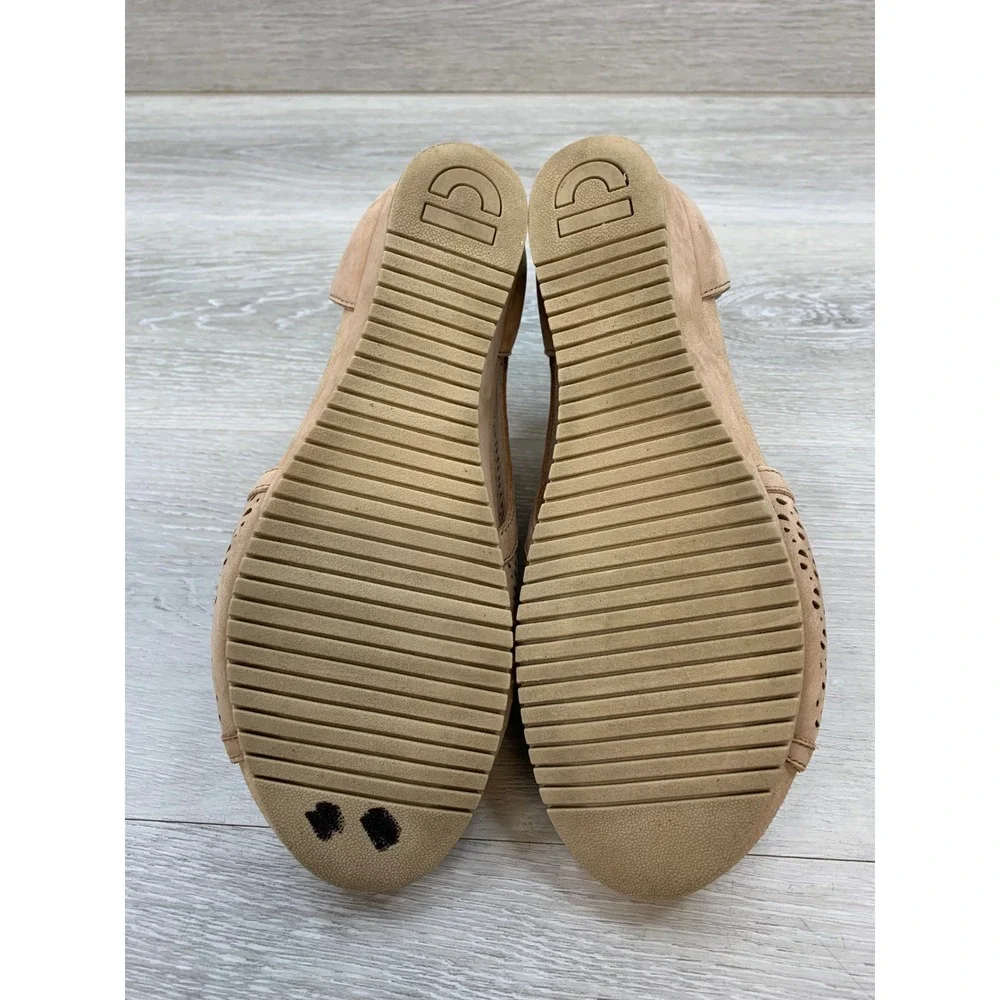 Earth Women's Sandals Beige Suede Perforated Wedge 8 Peep Toe Zip Shoes